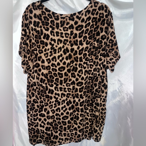 Torrid | Super Soft Knits Short Sleeve Leopard Print Top | Size 3 - Picture 2 of 4
